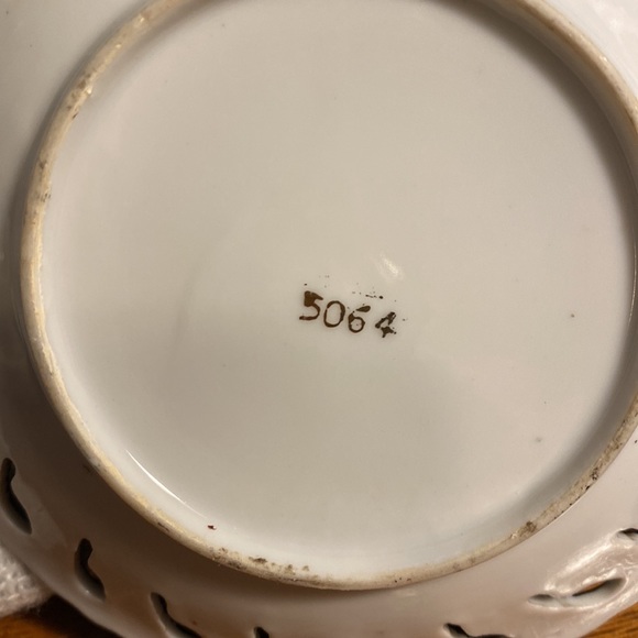 VICTORIAN STYLE TEA CUPS - Picture 9 of 9